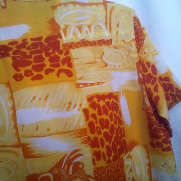 New Gear Shirt L Women Short Sleeve Button Up Animal Print Orange Yellow - Picture 16 of 16